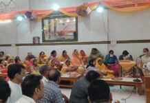 दिगम्बर जैन मन्दिर में पधारीं श्वेताम्बर साध्वी