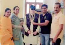 तपस्वी को माला पहनाकर उनके तपस्या की समाज बंधुओं ने की अनुमोदना