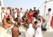 जो लोग हिम्मत करते हैं वे पारसनाथ भगवान के चरणों में पहुंच जाते हैं – आचार्य श्री 108 प्रसन्न सागर’ जी