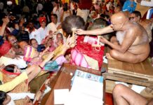 मुनि श्री सुधासागर जी महाराज ससंघ के पिच्छि परिवर्तन में उमड़ा जन सैलाव