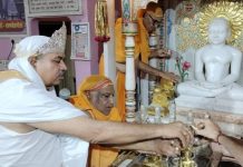 श्री आदिनाथ दिगंबर जैन मंदिर मैं प्रत्यक्ष श्रावक ने की जिनवाणी स्थापना।