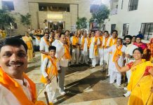 दूदू परिक्षेत्र के उरसेवा निवासी महावीर प्रसाद, विनोद कुमार,केलास चंद पाटनी- परिवार की अगुवाई में श्रीसम्मेद शिखर तीर्थ यात्रा पर 211 सदस्यीय दल ने सामूहिक रूप से पूजा अर्चना तथा जैन धर्म के 16 तीर्थंकर भगवान शांतिनाथ का जन्म, तप एवं मोक्ष कल्याणक मनाया जोर शोर से – राजाबाबु गोधा जैन महासभा मीडिया प्रवक्ता राजस्थान