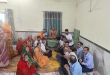 आचार्य 108 श्री सौरभ सागर जी महाराज को पावन चातुर्मास 2023 हेतु जयपुर के श्रावकों ने चढ़ाया श्री फल