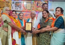 देवआस्था पुस्तकालय द्धारा साहित्यकार हरिविष्णु अवस्थी जी को “बुंदेली संस्कृति के आचार्य” एवं डॉ.प्रीति सुरेंद्र सिंह परमार को कर्मशील रत्न नारीशक्ति एवं श्रीयुतअवधेश प्रताप सिंह प्रमुख सचिव मध्यप्रदेश विधानसभा को *बुन्देलखण्ड के गौरवशाली रत्न* उपाधि से सम्मानित किया