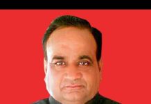 भक्ति की शक्ति में देखा चमत्कार श्रद्धालुओं ने लगाई जय जय कार दो हजार फीट नीचे गिरने के बाद भी नहीं गई जान नहीं लगी चोट