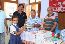 महावीर विद्या मंदिर में बगड़ा परिवार ने शैक्षणिक सामग्री वितरित की