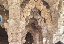 नवनिर्वाचित दमोह विधायक श्री जयंत मलैया ने बड़े बाबा के दर्शन किए