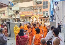 प्रसिद्ध समाजसेवी श्री वीरेंद्र -अलका जैन गोयल परिवार फागी, लदाना वासी जयपुर निवासी ने हीरापथ मानसरोवर जयपुर में श्री जी के रथ की सारथी की बोली लेकर किया अक्षय पुण्यार्जन प्राप्त