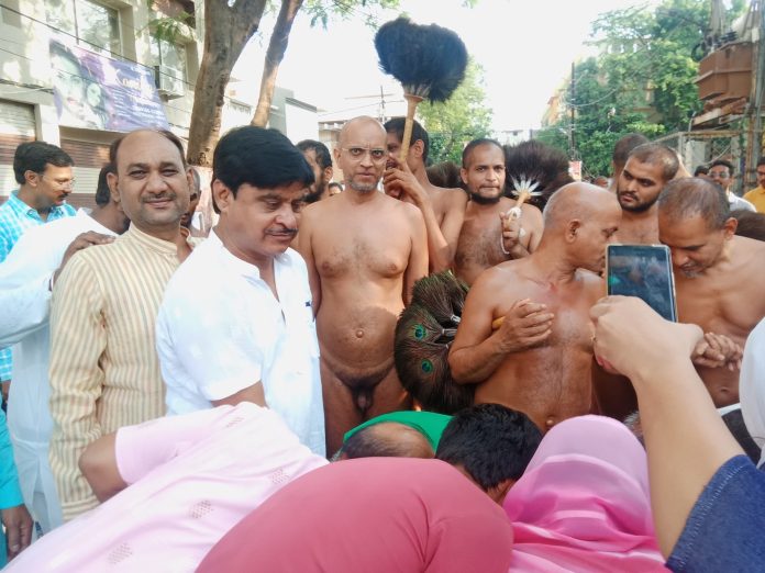 पट्टाचार्य आचार्य विशुद्ध सागर जी महाराज के दर्शन मात्र से भक्त को अमन शांति प्राप्त होती