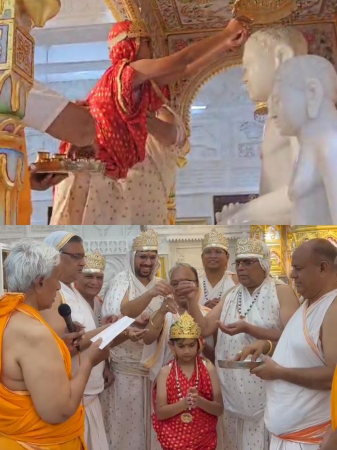 8 वर्षीय आरव बिलाला ने मूलनायक आदिनाथ भगवान पर प्रथम बार अभिषेक कर शांतिधारा की।