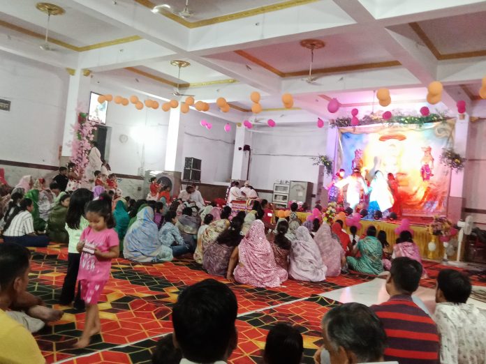 अग्रवाल दिगंबर जैन बड़े मंदिर में श्रुत पंचमी महोत्सव पर रात्रि को दी भव्य नाटिका की प्रस्तुति