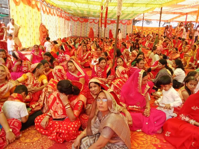अग्रवाल दिगंबर जैन बड़े मंदिर में श्रुत पंचमी महोत्सव पर रात्रि को दी भव्य नाटिका की प्रस्तुति