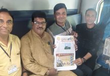 हूमड़ वाणी के सम्मेद शिखर जी विशेषांक का क्षिप्रा एक्सप्रेस में विमोचन…………………………