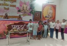 छोटे बच्चों ने दीपावली पर पटाखे फोड़ने का त्याग किया