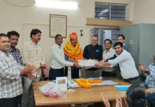 सेवानिवृत्ति से पूर्व तत्कालीन अध्यक्ष का एवं निर्वाचित हुये अध्यक्ष एवं कार्यकारिणी का किया सम्मान