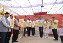 फेडरेशन के तत्वावधान में आयोजित परिचय सम्मेलन के पोस्टर का विमोचन हुआ राजेश जैन दद्दू इंदौर