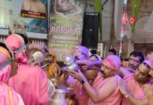 मुरैना में स्याद्वाद युवा क्लब दिल्ली ने किया सामूहिक अभिषेक