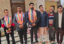 ग्रिजली पब्लिक विद्यालय के छात्रों ने किए जैन मंदिर के दर्शन