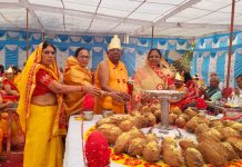 फागी कस्बे से आज श्री दिगम्बर जैन अतिशय क्षेत्र छोटा गिरनार जी बापू गांव के दर्शनार्थ हेतु फागी से महिला मंडल का बस द्वारा गया एक दल