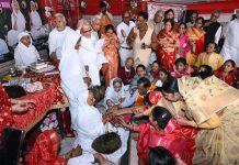 गुलाबी नगरी जयपुर के दुर्गापुरा की पावन धरा पर सुनीता दीदी जैनेश्वरी दीक्षा के पश्चात बनी आर्यिका श्री 105 निश्चयमती माताजी