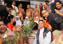 जयपुर पारस विहार मुहाना मंडी के चिंतामणि पार्श्वनाथ दिगम्बर जैन मंदिर में विराजित 300 वर्ष प्राचीन पार्श्वनाथ भगवान की प्रतिमा का 13 वां वार्षिक स्थापना दिवस राजकीय अतिथि प्राप्त परम प्रभावक, दिव्य तपस्वी, राष्ट्र संत आचार्य श्री 108 सुंदर सागर जी महाराज संसंघ एवं आचार्य श्री 108 शशांक सागर जी महाराज के सानिध्य में बड़े हर्षोल्लास से मनाया गया