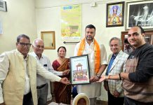 अमर जवान स्मारक की छवि भेंट