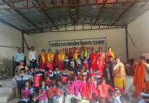 प्रेस विज्ञप्ति द्वारा अजीत जैन कोठिया, डडूका बांसवाड़ा राजस्थान गर्म कोट पाकर 215 बच्चों के चेहरे खिले