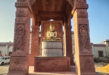 श्रीमहावीरजी रेलवे स्टेशन के बाहर छतरी तैयार इसमें विराजे श्री महावीर स्वामी राजेश जैन दद्दू इंदौर