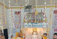 नव वर्ष का स्वागत प्रभु भक्ति एवं श्रीजी की शांतिधारा अभिषेक से किया राजेश जैन दद्दू इंदौर