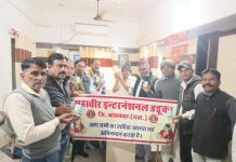 नववर्ष पर महावीर इंटरनेशनल डडूका ने 55 जीवन रक्षक टैबलेट कीट चंदनपुरा गांव में वितरित किए