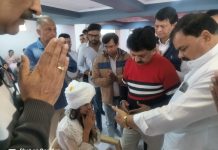 बेटा बेटी एक समान की परंपरा को निभाते हुए परवार समाज ने अनुकरणीय पहल बेटी को पगड़ी बांधी