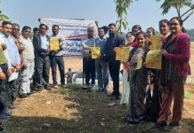 महावीर इंटरनेशनल गढ़ी परतापुर द्वारा पी एम श्री विद्यालय अरथूना में गुरुजनों को जीवन रक्षक टैबलेट कीट वितरित