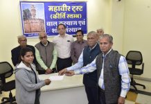 जैनरत्न स्व. प्रदीपकुमार सिंहजी कासलीवाल की 78 वीं जन्म जयंती पर दिव्यांगों को कृत्रिम पैर एवं निर्धन वर्ग के बच्चों को शिक्षा सहयोग राशि का वितरण किया गया