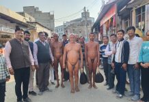 फागी कस्बे के पार्श्वनाथ चैताल्य में विराजमान आचार्य प्रज्ञा सागर जी ने महाराज बढ़ा रहे हैं धर्म की भव्य प्रवाहना