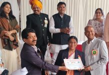 गणतंत्र दिवस पर जैन समाज की गौरव—अनुपमा राजेन्द्र जैन सम्मानित