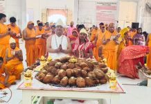 फागी कस्बे से आज मुनि सुव्रतनाथ दिगम्बर जैन अतिशय क्षेत्र स्वस्तिधाम जहाजपुर के दर्शनार्थ तीन सो एक यात्रियों का दल बसों द्वारा हुआ रवाना