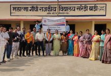 महावीर इंटरनेशनल गढ़ी परतापुर द्वारा महात्मा गांधी सरकारी विद्यालय सरेडी बड़ी में गुरुजनों को जीवन रक्षक टैबलेट कीट वितरित की