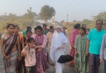 श्रद्धा ही भक्त को भगवान तक पहुंचाने वाली होती है…. आर्यिका श्री विश्वासश्री माताजी शीतकालीन वाचना हेतु श्रीफल भेंट कर आमंत्रण दिया……….