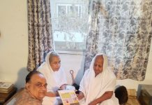 राष्ट्र गौरव पारस जैन “पार्श्वमणि” पत्रकार को परम पूज्य गणनी आर्यिका गुरु मां विशुद्ध मति माता जी एवं परम पूज्य विज्ञमति माता जी ससंघ ने दिया मंगल आशीर्वाद