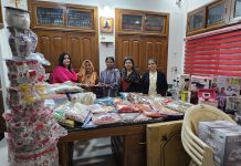 जेएसी मुरैना जागृति और जैन महिलाओं ने दिए ढेरों उपहार