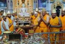 जयपुर के श्री आदिनाथ दिगम्बर जैन मंदिर एस.एफ.एस में जैन धर्म के तीसरे तीर्थंकर संभव नाथ भगवान का मनाया गर्भ कल्याणक महोत्सव साथ ही अष्टानिका महा पर्व में सिद्ध चक्र महामंडल विधान का हुआ भव्य आयोजन