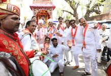 मार्ग में 21 स्थानों पर हुई महाआरती एवं पुष्प वर्षा