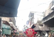 बारिश के मध्य भगवान महावीर के जयकारों से गूंज उठा कामवन कस्बा