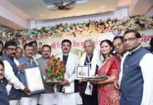 जिव्हाळा संयुक्त परिवार सम्मान समारोह में नखाते परिवार का किया सम्मान