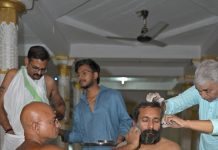 अन्धों को उपदेश की नहीं, उपचार की आवश्यकता है..