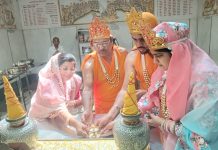 पुष्प परिवार की चौथी पीढ़ी द्वारा नवागढ़ में अर्चना