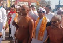 भगवान का अभिषेक करने वाला बालक कभी बोतल नहीं छूएगा