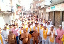 श्रृंगार की चमक अलग होती है और चारित्र की चमक होती है