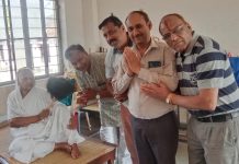 दिगंबर जैन बिसपथ समाज द्वारा नैनवा मंगल प्रवेश के लिए श्रीफल भेंट किया आर्यिका विशुद्ध मति माताजी संघ को