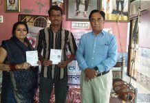 देहदाता दंपत्ति का बहुमान कर परिचय पत्र भेंट किए